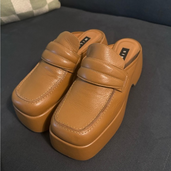 SIMON MILLER Hustler Loafer